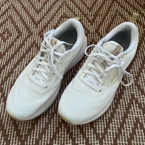White/Khaki Brooks Revel 6
